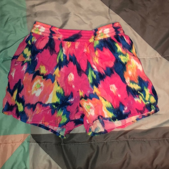 Fun little shorts - Picture 1 of 1